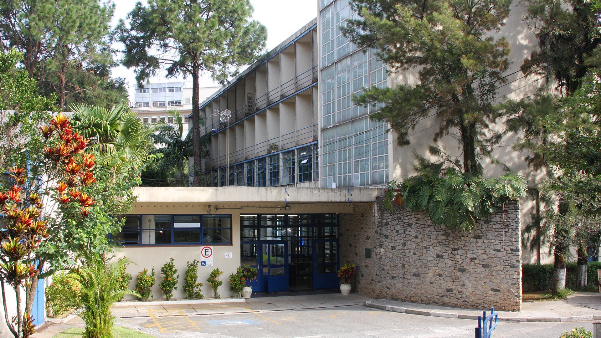 Escola de Enfermagem da USP divulga três Concursos Públicos para Professor Doutor