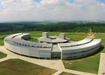 Prefeitura de Sorocaba lança programa com 50 bolsas gratuitas para curso de TI a pessoas acima dos 50 anos